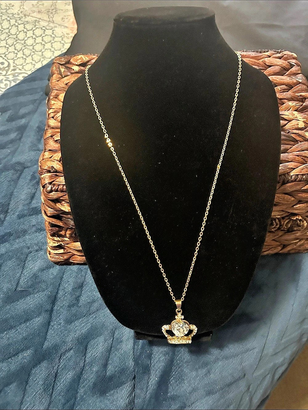 Happy Girls Crown Heart Pendant Necklace in Gold Tone New With Tags
